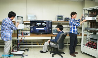 Samsung hat bei Tests im Labor mit Mobilfunktechnik erstmals die "Schallmauer" von 1 GBit/s durchbrochen (Bild: Samsung).