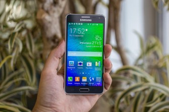 Das 4,69-Zoll-Display des Galaxy Alpha löst mit 1.280 mal 720 Pixel auf (Bild: CNET.com).