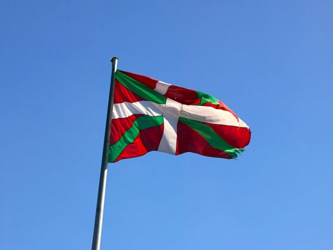 baskenland-flagge-shutterstock-800