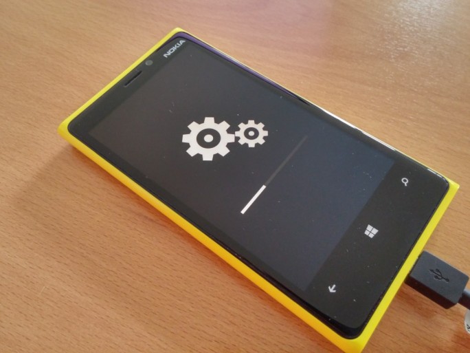 Installation der Preview von Windows 10 Mobile (Bild: ZDNet)