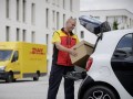Mit "smart ready to drop" können Besitzer eines Smart künftig eine Online-Bestellung in ihr Fahrzeug liefern lassen. (Bild: Daimler)